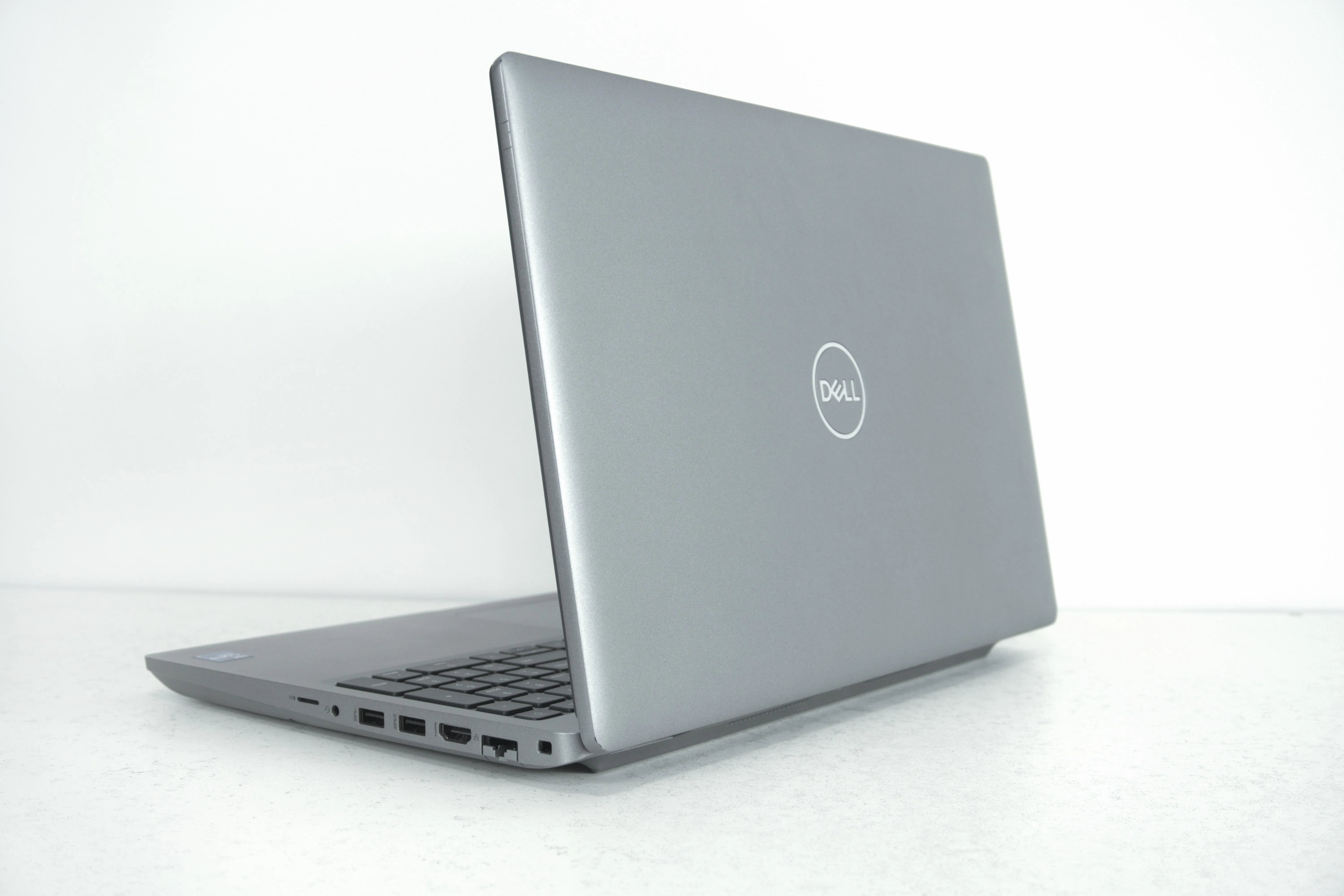 Laptop - Dell Precision 3561 | i7 11va Gen. | 32 GB RAM | 1 TB SSD | 4 GB VIDEO | 15.6"